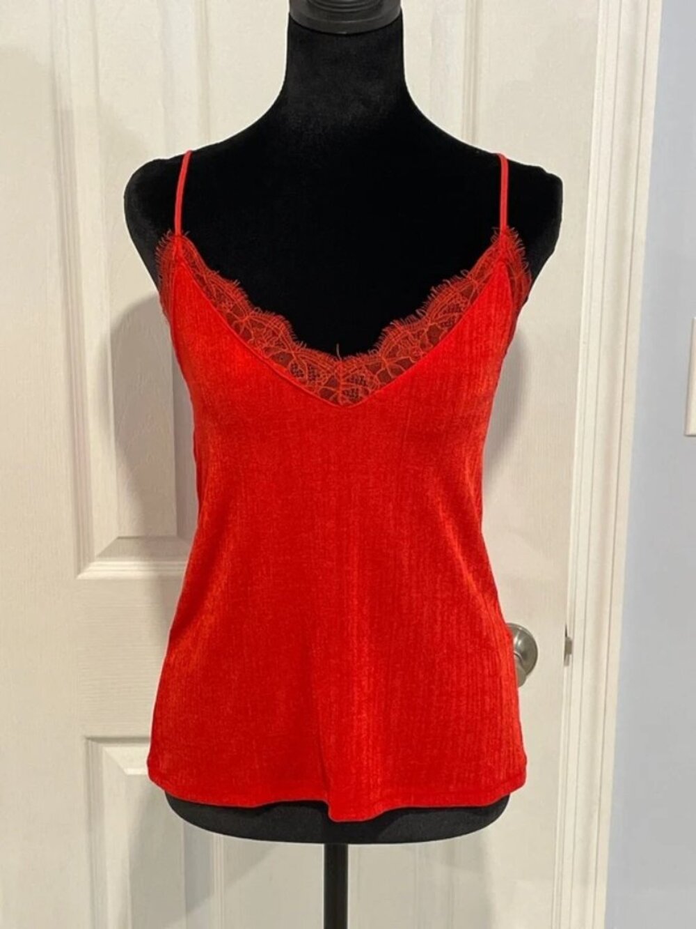 H&M Women’s Red Lace Trim Camisole Tank Top XS NWT